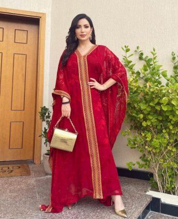 شاهد .. نسرين طافش فاتنة بعباءة حمراء-بالصور