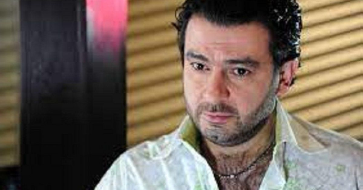 شاهد .. عاصم حواط يتلقى هدية من فنان مصري