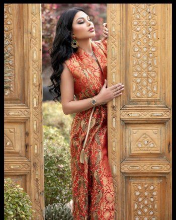 شاهد .. بالصور - هيفا وهبي بإطلالة فريدة وجمالها يشعل مواقع التواصل الإجتماعي