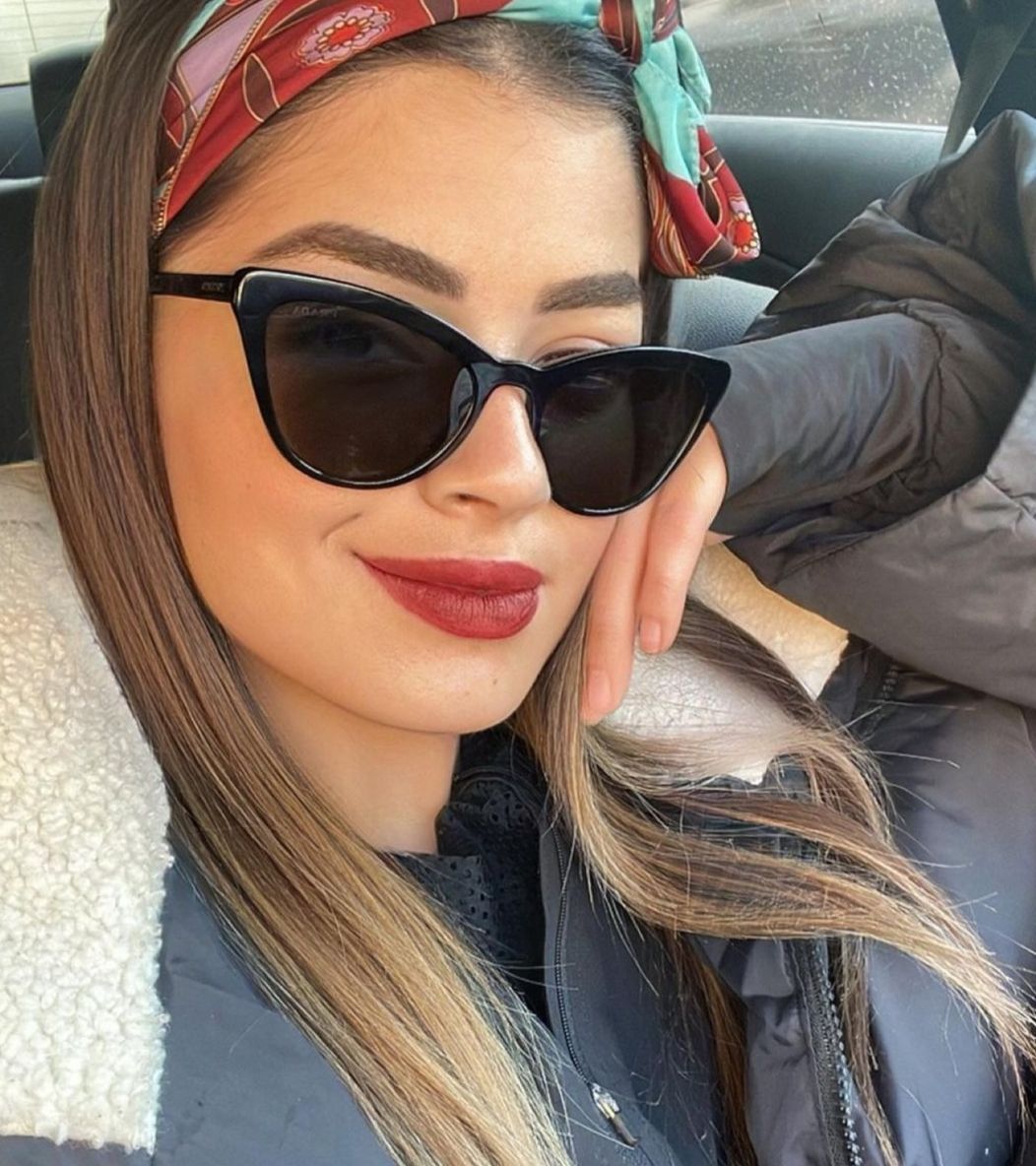 جنان السيلفي.. ليلي زاهر تخطف الانظار من داخل سيارتها- شاهد