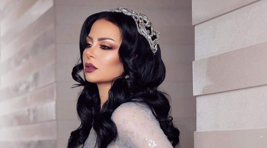 شاهد .. ديانا كرزون تطل من أمام أجمل مبنى في العالم