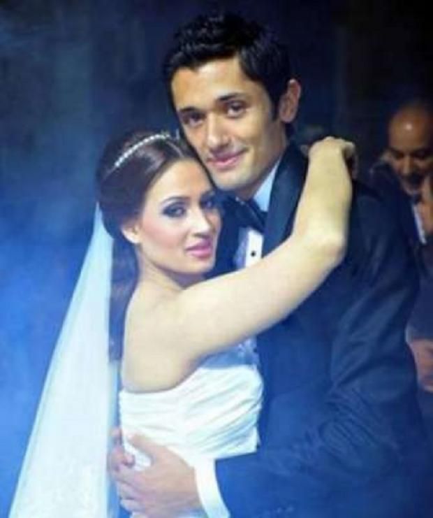 بالفيديو – بنات كريم محمود عبد العزيز ممنوعين من الظهور