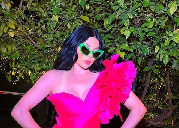 شاهد .. حذاء هيفا وهبي يلفت الانتباه.. من تصميم لبناني وهذا سعره