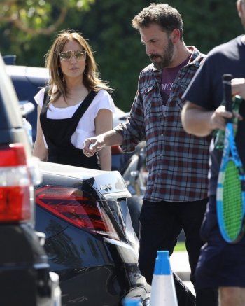 شاهد .. أول ظهور علني لـ جينيفر لوبيز وبن أفليك بعد إعلانهما الخطوبة