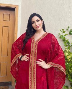 اتفرج – نسرين طافش تستعرض مفاتنها بالأحمر الشفاف في نهار رمضان