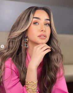 اتفرج – هنا الزاهد تتألق بالبينك الجرئ