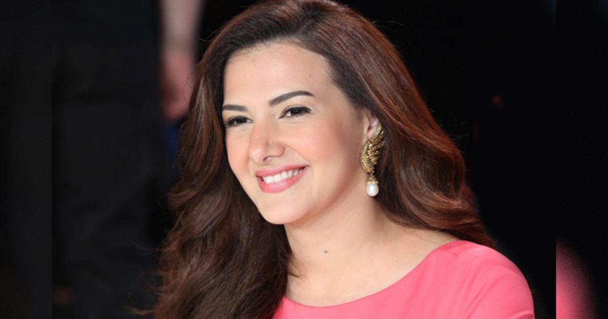 شاهد .. دنيا سمير غانم بإطلالة مميزة.. وعقدها يلفت الأنظار