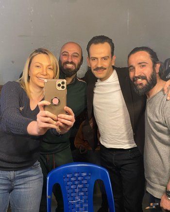 شاهد .. نادين تحسين بيك ترد على فتاة وصفتها بالعجوز الشمطاء