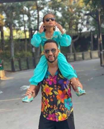 شاهد .. بالصور - كريسي تايغن وجون ليجند يحتفلان بعيد ميلاد إبنتهما لونا