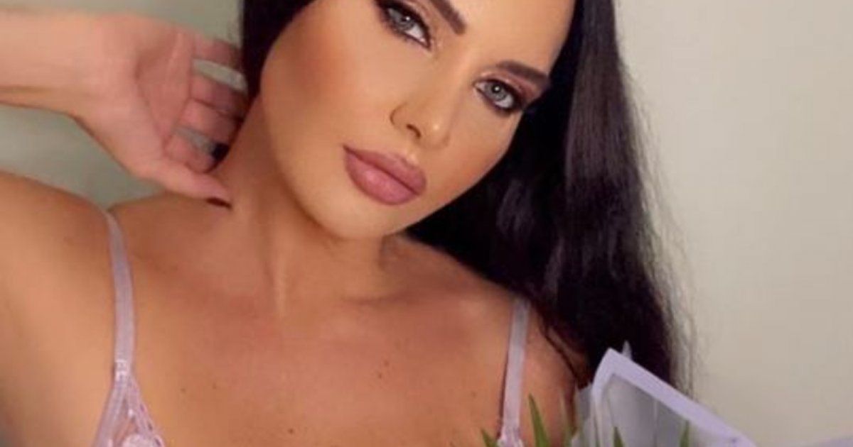 شاهد .. لاميتا فرنجية تستمتع بإجازتها على المسبح - بالفيديو