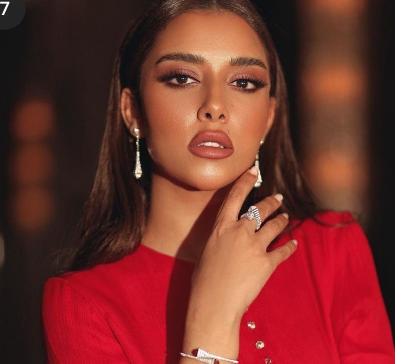 بالاحمر الناري.. بلقيس تسحر متابعيها في احدث اطلالتها- شاهد