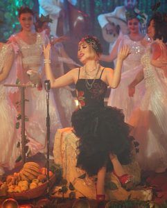 اتفرج – الخوخة نسرين طافش تسحر العيون بظهور مكشوف