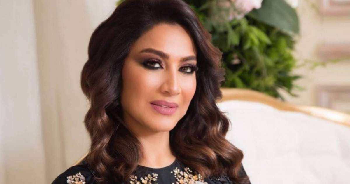 شاهد .. بسمة وهبي بإطلالة مميزة...وفستانها حديث الجمهور