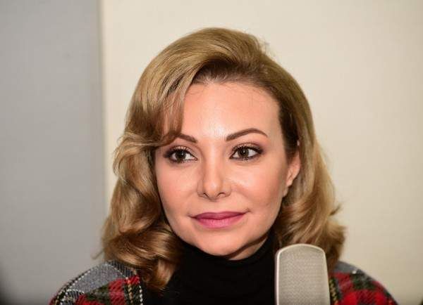 شاهد .. نادين تحسين بيك ترد على فتاة وصفتها بالعجوز الشمطاء