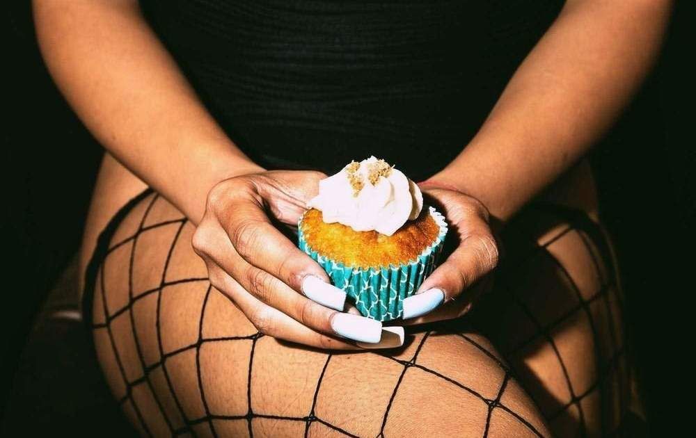 شاهد .. فنانة شهيرة عملت راقصة في ملهى ليلي...كانت تخدّر الرجال لتسرقهم !