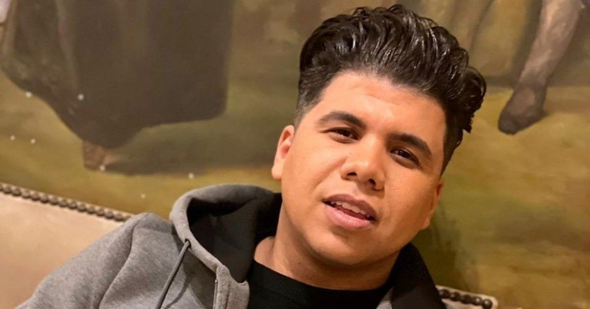 شاهد .. عمر كمال يحقق حلم والدته .. وأول ظهور لها يحدث تفاعلا على مواقع التواصل الاجتماعي