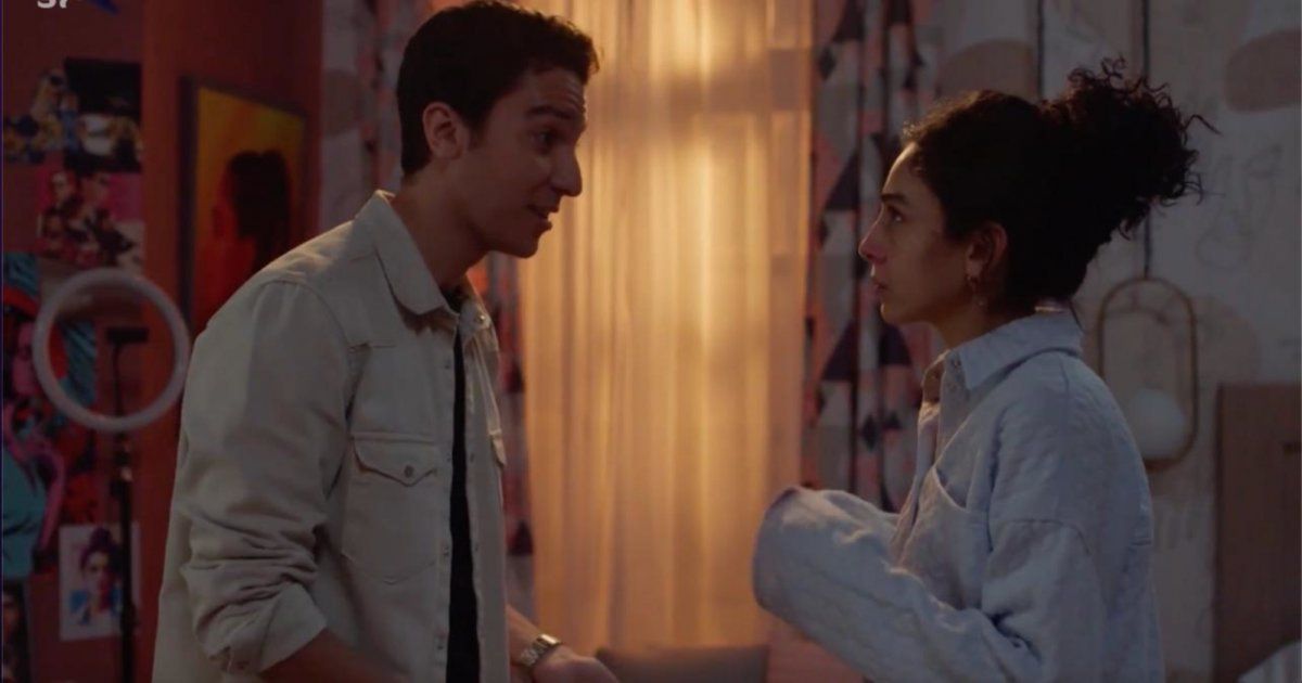 شاهد .. نور النبوي يتسلل الى غرفة نوم سلمى أبو ضيف في راجعين يا هوى