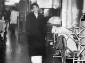 شاهد .. صورة نادرة لـ عبد الحليم حافظ قبل وفاته بساعات وعلامات التعب ظاهرة على وجهه