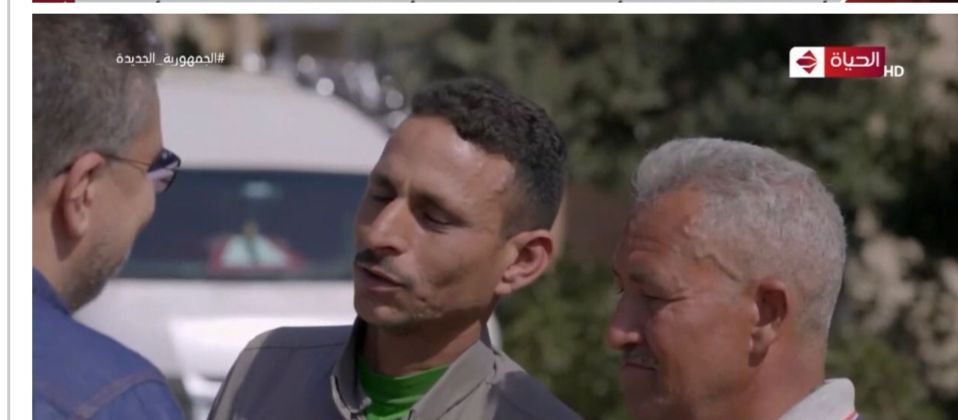 واحد من الناس يحقق حلم محمد صابر مصاب بالغضروف بمبلغ مالى للعلاج