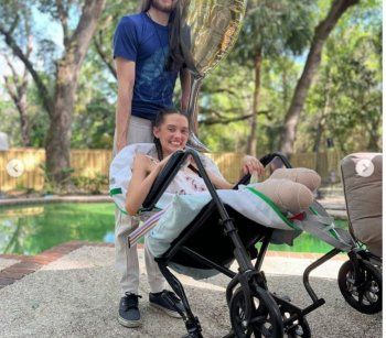 شاهد .. بالصور- عارضة أزياء تفقد ساقيها لهذا السبب