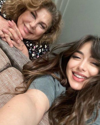 شاهد .. هيا مرعشلي تجتمع مع جدتها ناهد الحلبي في بيروت وتصفها بهذه العبارة