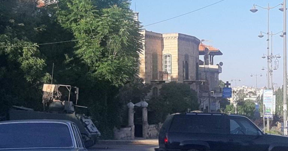 شاهد .. النّشرة: مداهمة حي الشراونة وثكنة غورو في بعلبك على خلفية عملية خطف محاسب شركة إنتاج فني وسينمائي ليل أمس
