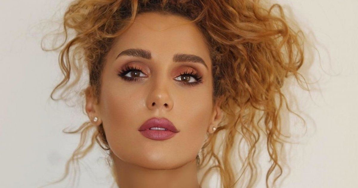 شاهد .. بالفيديو- سالي بسمة ترقص في شوارع اسطنبول أمام المارة