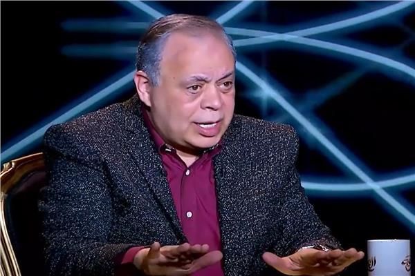 جهز القبر بنفسه.. عملية خطيرة بالمخ لأشرف زكي !