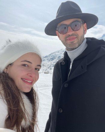 شاهد .. بالصور - شام الذهبي بإطلالة رومانسية برفقة زوجها...والجمهور يتفاعل