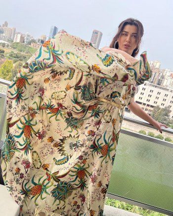 شاهد .. بالصور- نادين الراسي بإطلالة ربيعية فريدة وهذا ما قالته عن الحب