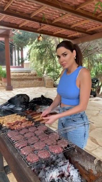 شاهد .. سيرين عبد النور تحتفل بعيد الفصح بصورة عائلية