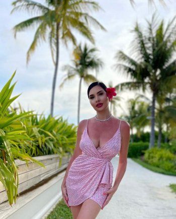 شاهد .. بالصور- لاميتا فرنجية بإطلالة صيفية وتستمتع بوقتها على الشاطئ في جزر المالديف