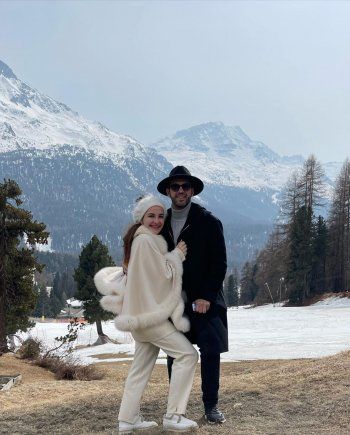 شاهد .. بالصور - شام الذهبي بإطلالة رومانسية برفقة زوجها...والجمهور يتفاعل