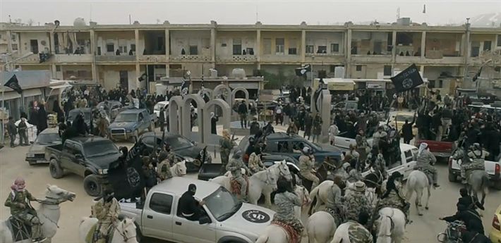 بالفيديو – كواليس تصوير مشهد احتفالات “داعش” بتفجير الكنائس