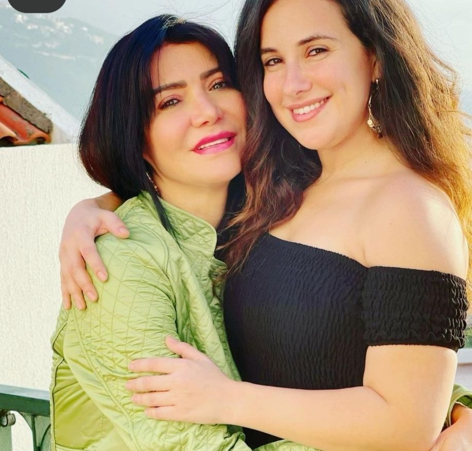 لقاء سويدان تهنئ شيرى عادل بعيد ميلادها : ” كل لحظة وانتي سعيدة”