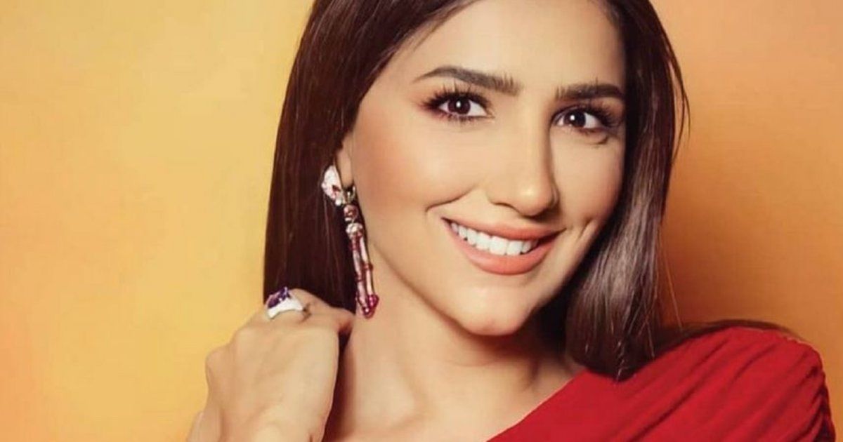 شاهد .. مي عمر تتألق بإطلالة حابسة للأنفاس...والجمهور يتفاعل