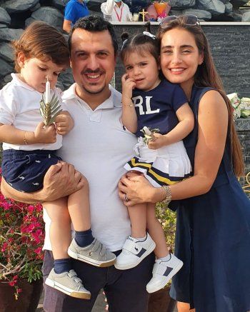 شاهد .. بالصور - إيميه صياح تحتفل بعيد الشعانين مع توأمها