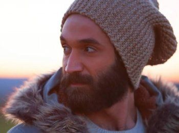 شاهد .. خاص- بعد أن أحدث جدلاً.. هافال حمدي يعلق على مشهد عناقه لـ ترف التقي