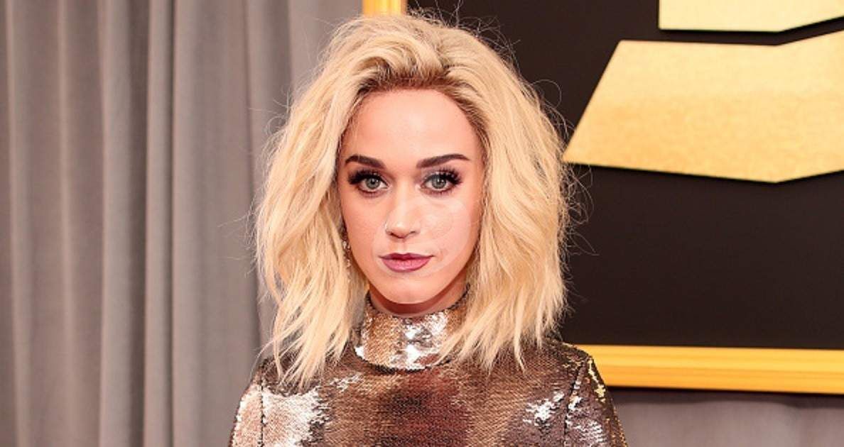 شاهد .. كاتي بيري تستعرض إطلالتها اللافتة بفيديو عفوي