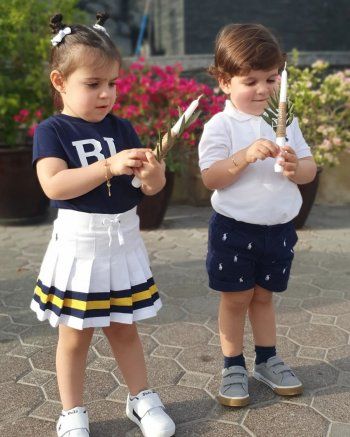 شاهد .. بالصور - إيميه صياح تحتفل بعيد الشعانين مع توأمها