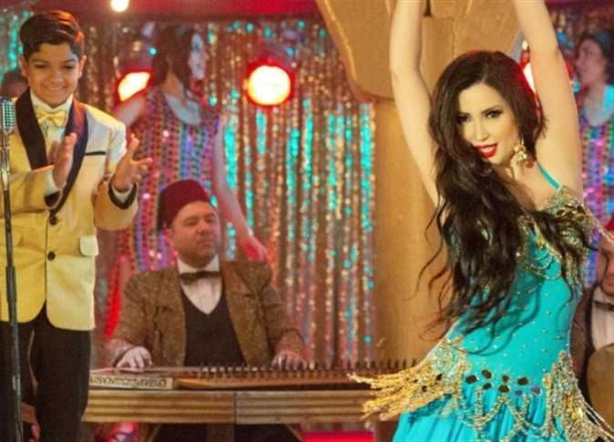 اتفرج – نسرين طافش ولعت المسرح بوصلة على واحدة ونص