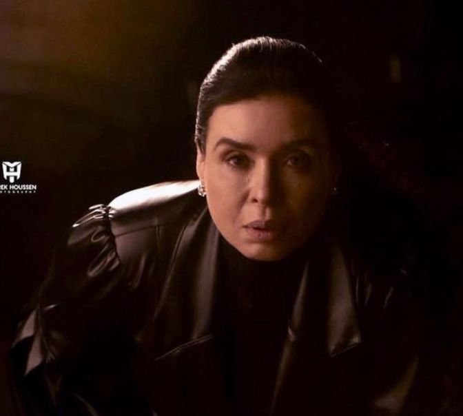 دينا تروج لمسلسل ” ملف سري” بصور من الكواليس- شاهد