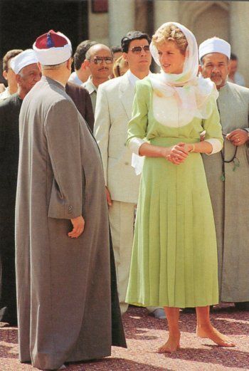 شاهد .. تسريب صور للأميرة ديانا في الأزهر وبالحجاب