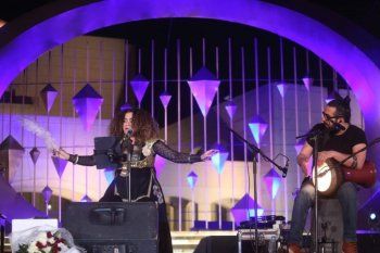 شاهد .. غالية تخاطب وجدان الجمهور بالتراث المصري والتونسي في الأوبرا