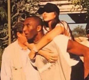 شاهد .. بالصورة - أرملة كوبي براينت تحيي ذكراه برسالة مؤثرة