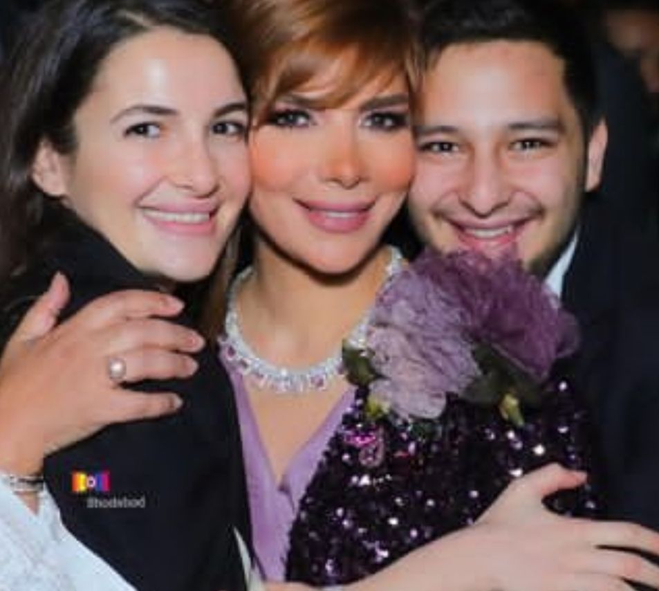 شام الذهبي تتألق برفقة والدتها أصالة وزوجها وشقيقها في احدث اطلالتها