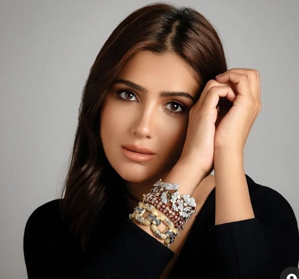 الاسود يليق بك.. مي عمر تخطف الانظار في احدث ظهور لها- شاهد