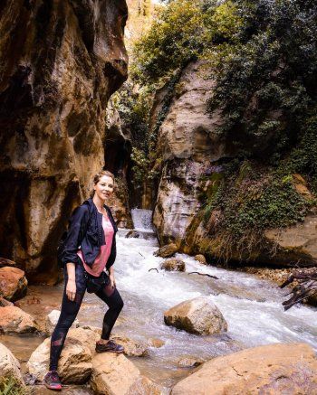 شاهد .. بالصور - كارلا حداد تستمتع في ربوع الطبيعة اللبنانية