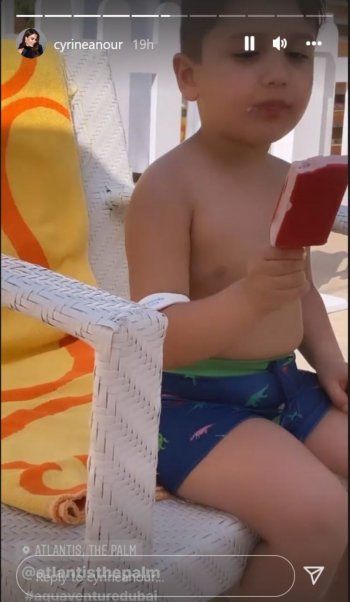 شاهد .. سيرين عبد النور تضيّع ابنها على البحر وزوجها ينقذ الموقف -بالصور