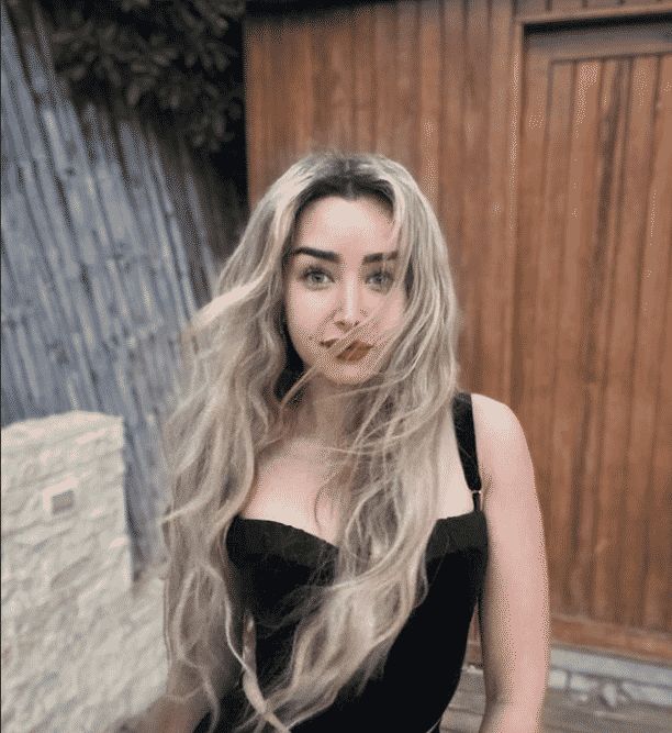 اتفرج – هنا الزاهد تشوق جمهورها للصيف بهذه الصورة الجريئة